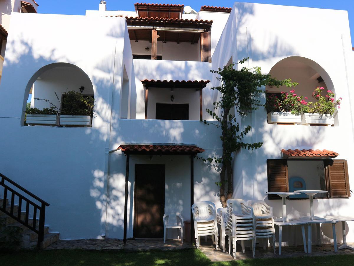 Oliaria Apartments Platanés Eksteriør billede