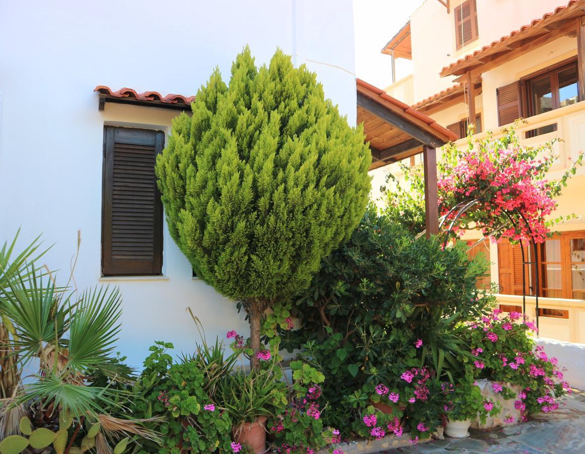 Oliaria Apartments Platanés Eksteriør billede