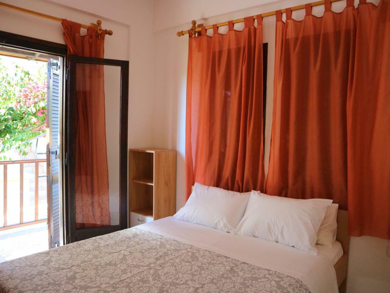 Oliaria Apartments Platanés Eksteriør billede